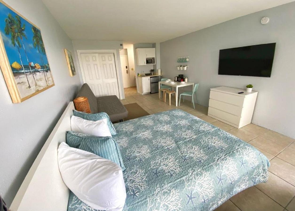 Castaways Resort Studios Daytona Beach Exterior photo