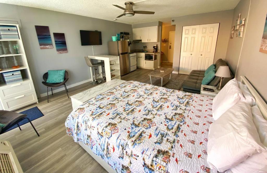 Castaways Resort Studios Daytona Beach Exterior photo